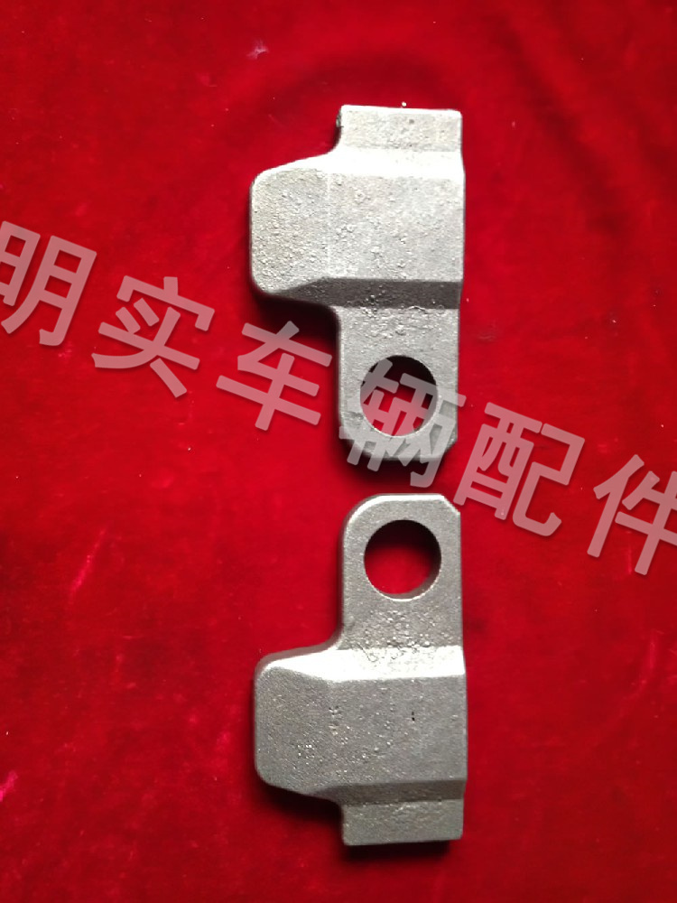 扣铁（左、右）